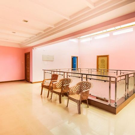 Oyo 62964 Hotel Vandana Grand Nellore Ngoại thất bức ảnh