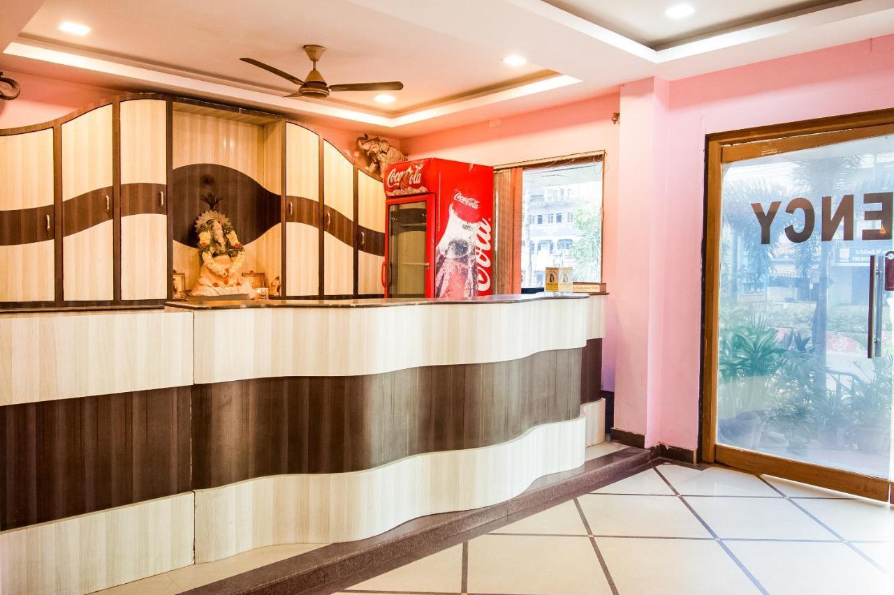 Oyo 62964 Hotel Vandana Grand Nellore Ngoại thất bức ảnh