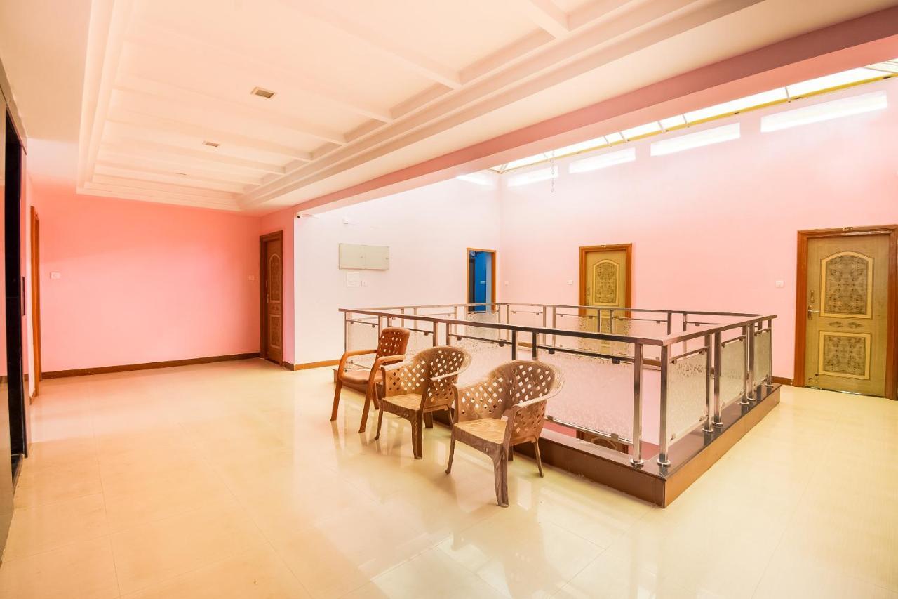 Oyo 62964 Hotel Vandana Grand Nellore Ngoại thất bức ảnh