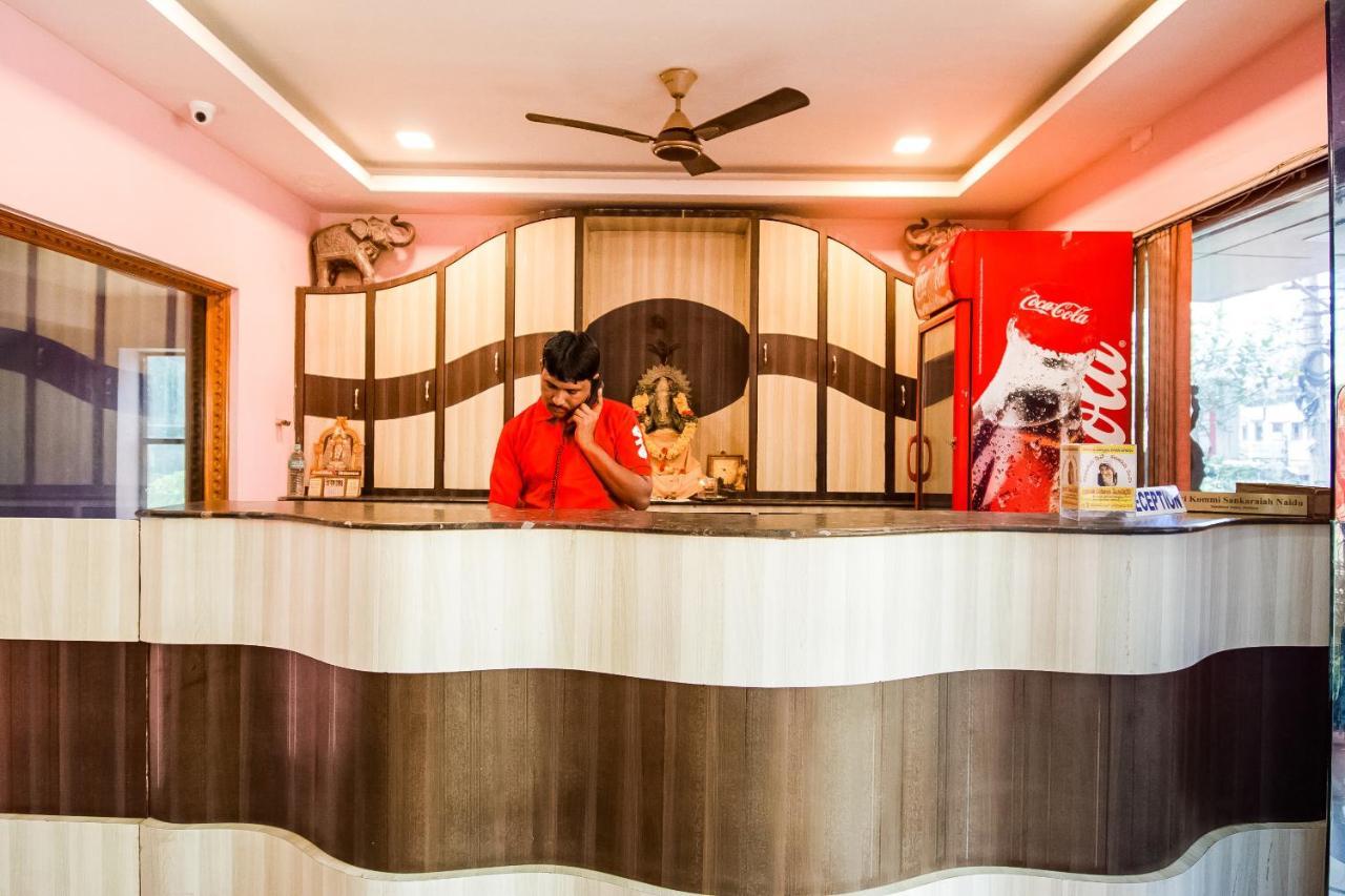 Oyo 62964 Hotel Vandana Grand Nellore Ngoại thất bức ảnh